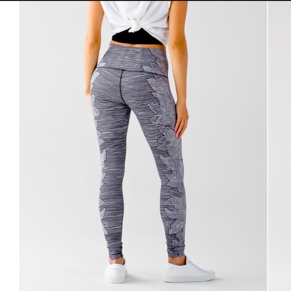 •LULULEMON/Wunder Under Leggings HR (4) - Picture 3 of 12